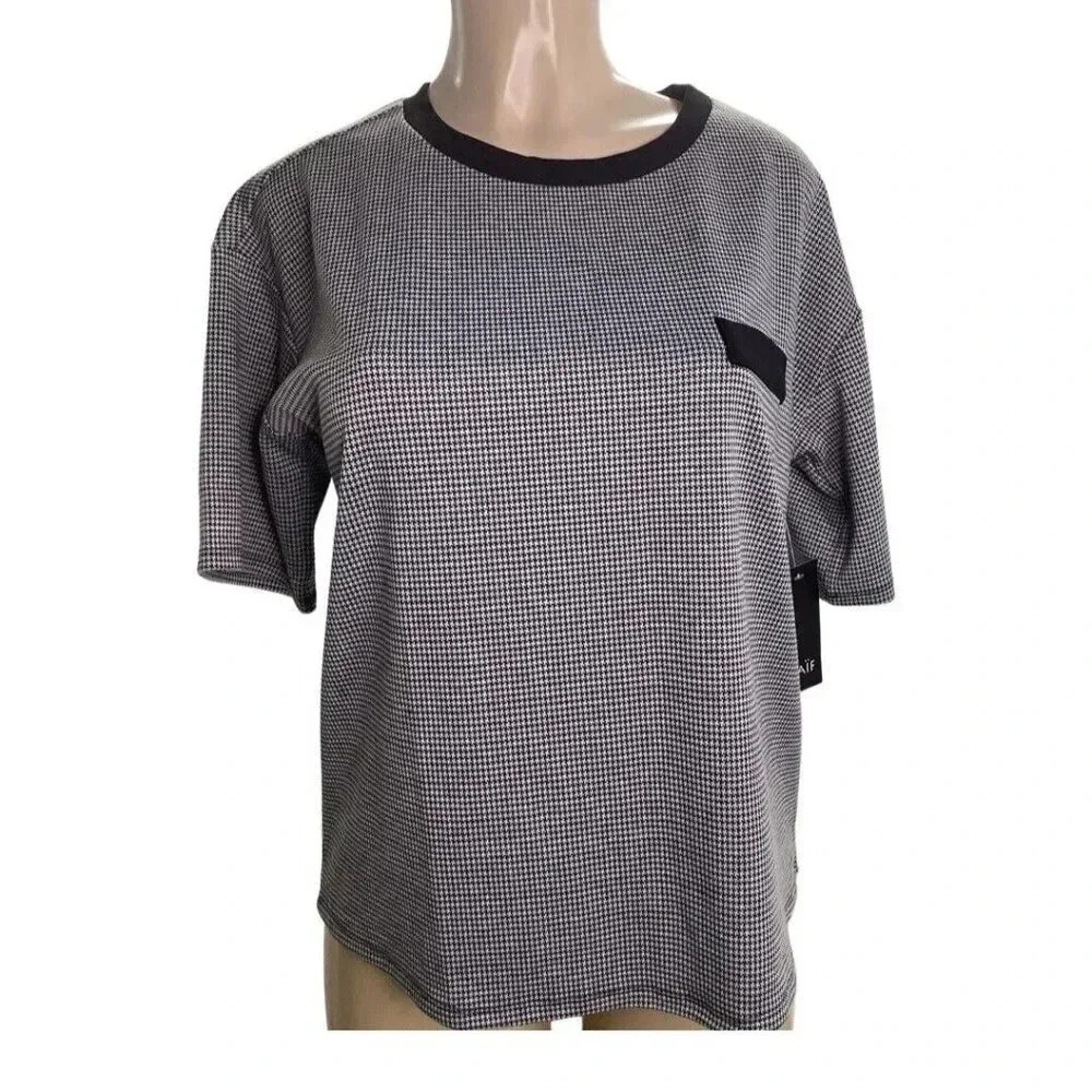 NAIF Size Large Women’s Print Material Short Sleeve Top. New With Tags. - Picture 1 of 6